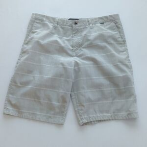 Hurley Light Grey & White Plaid Shorts Size 38  Inseam 10.5"